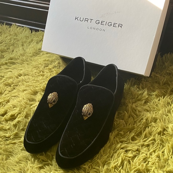 Kurt Geiger Men's Black Velvet Loafers with Gold Accent - Picture 1 of 3